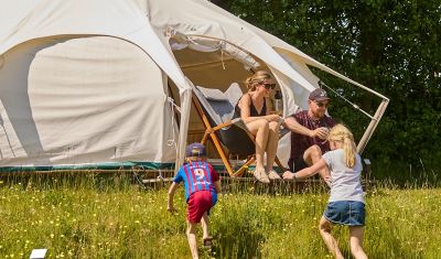 glamping green surroundings