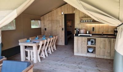 safaritelt karrusel koekken spisepladser